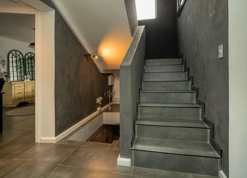5 Bedroom Property for Sale in Fish Hoek Western Cape
